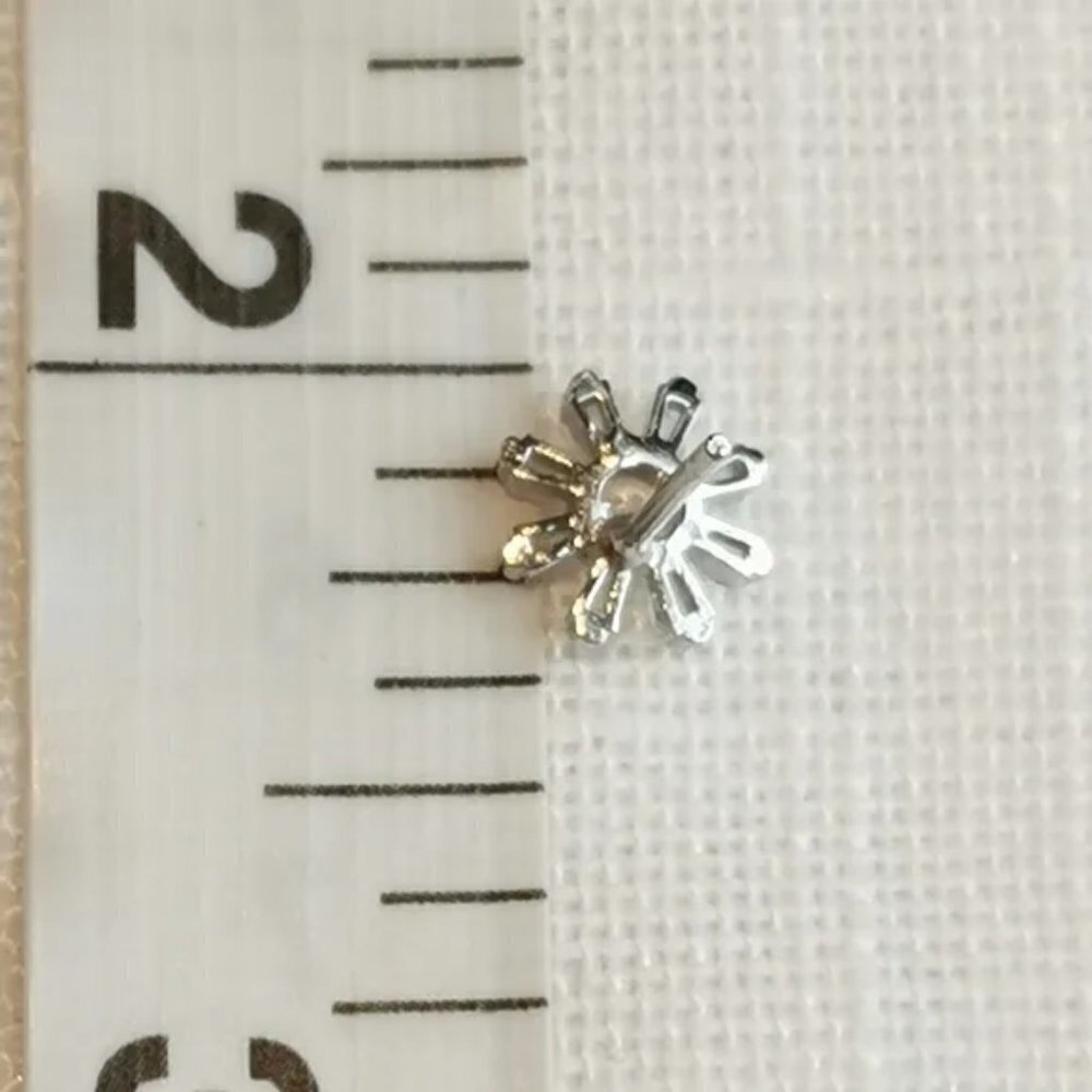 DAISY flower Sterling silver cz stud earrings - Picture 3 of 5